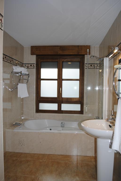 Hotel Rural La Corte De Los Pinares Vinuesa Room photo
