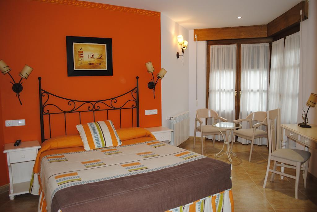 Hotel Rural La Corte De Los Pinares Vinuesa Room photo